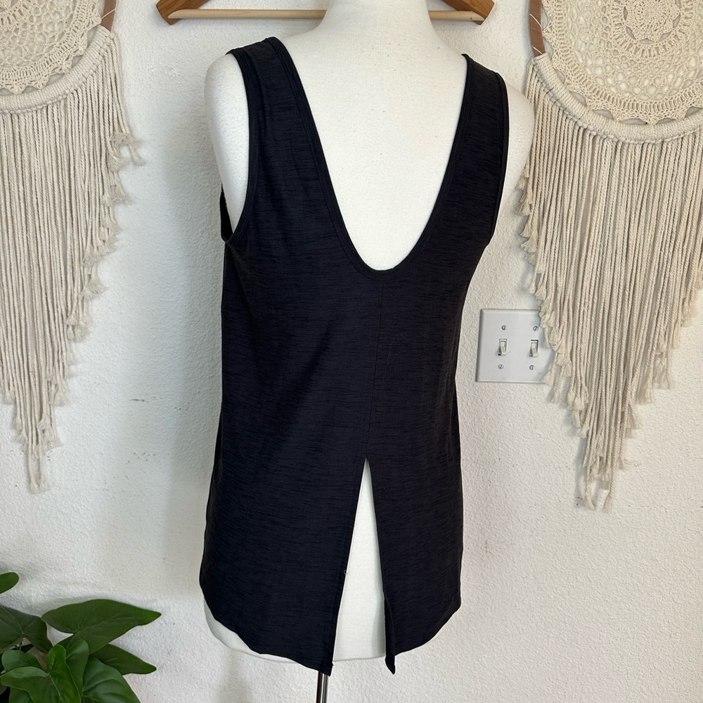 Old navy active athletic dk gray split back tank top medium - Picture 4 of 5